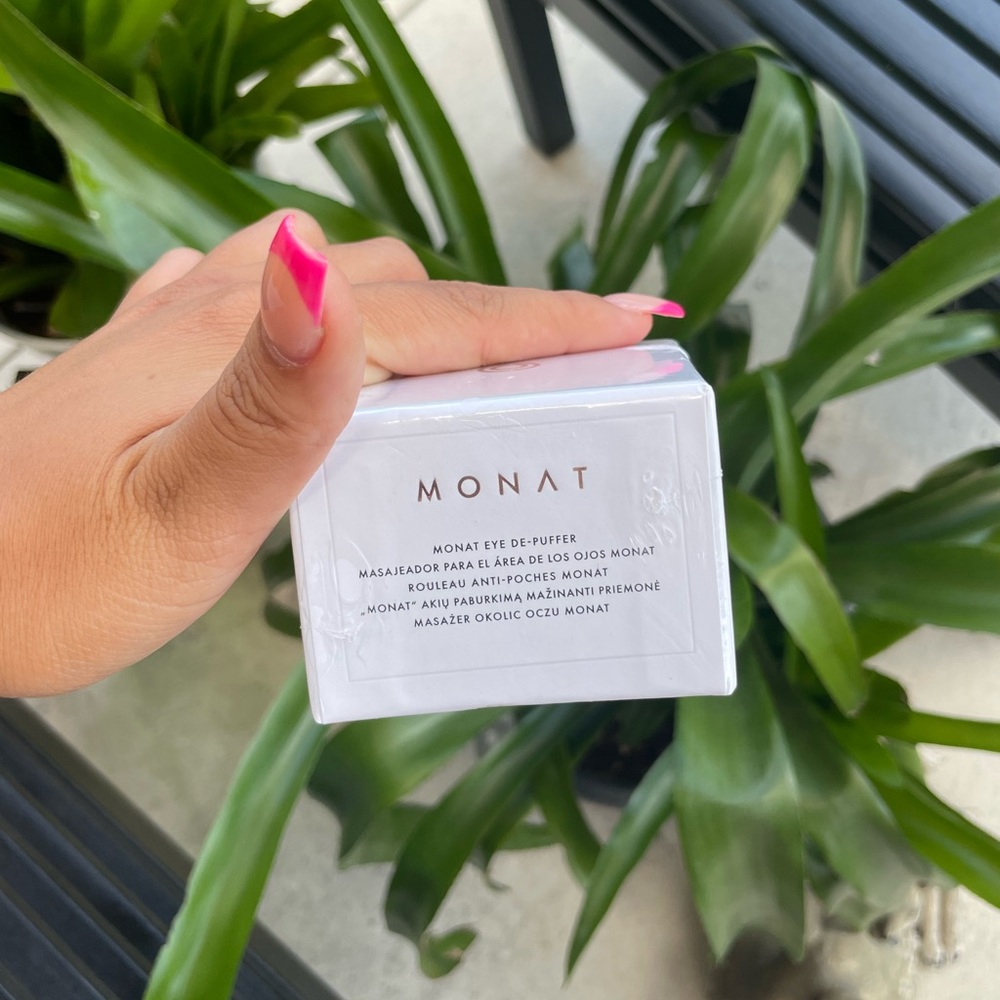 MONAT unopened eye de-puffer #2263